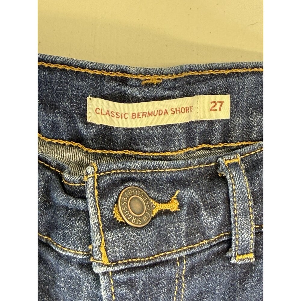 Levis Bermuda Shorts Womens 27 (27x10) Mid Rise Medium Wash Blue Denim - Picture 2 of 16